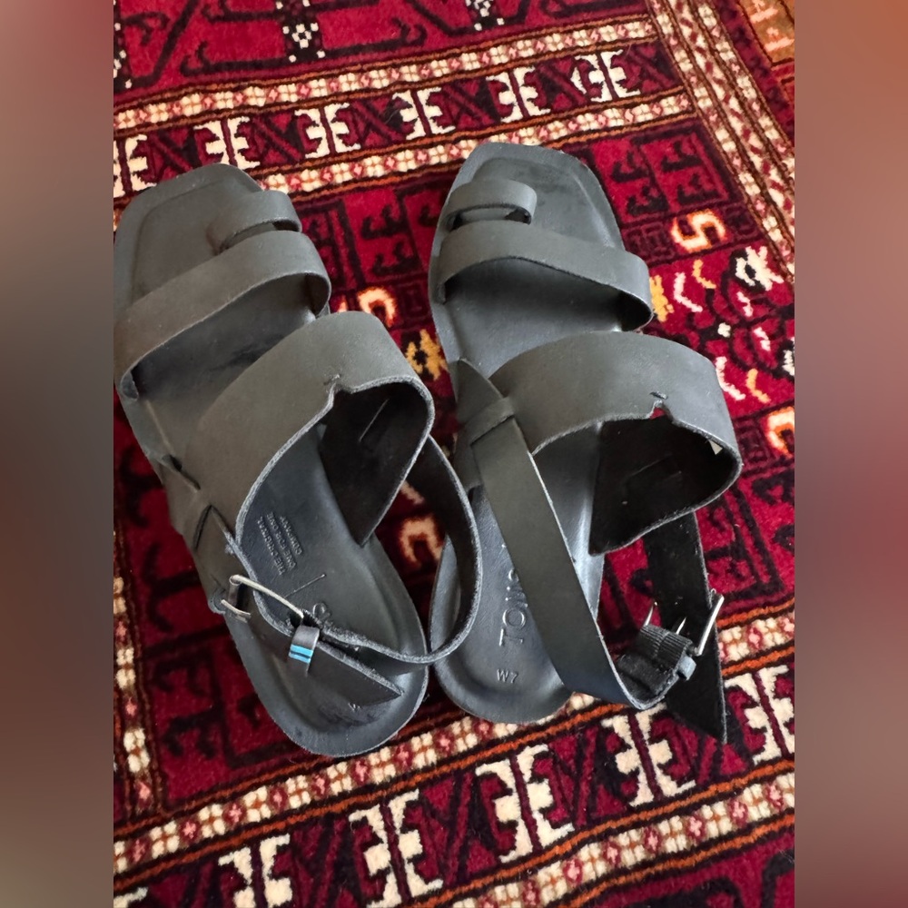 Tom’s Black Strappy Sandals